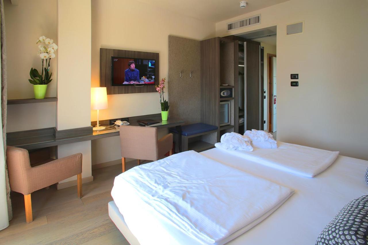 Hotel Galvani Torri Del Benaco Extérieur photo
