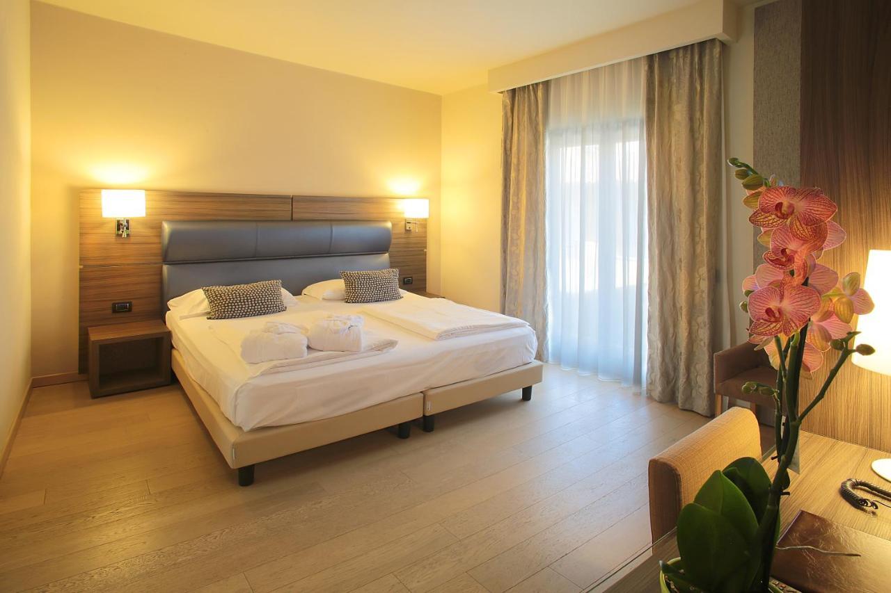 Hotel Galvani Torri Del Benaco Extérieur photo