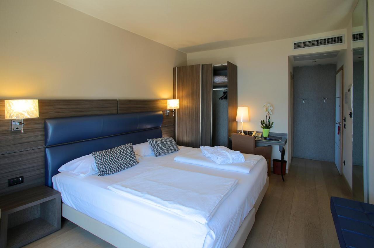 Hotel Galvani Torri Del Benaco Extérieur photo