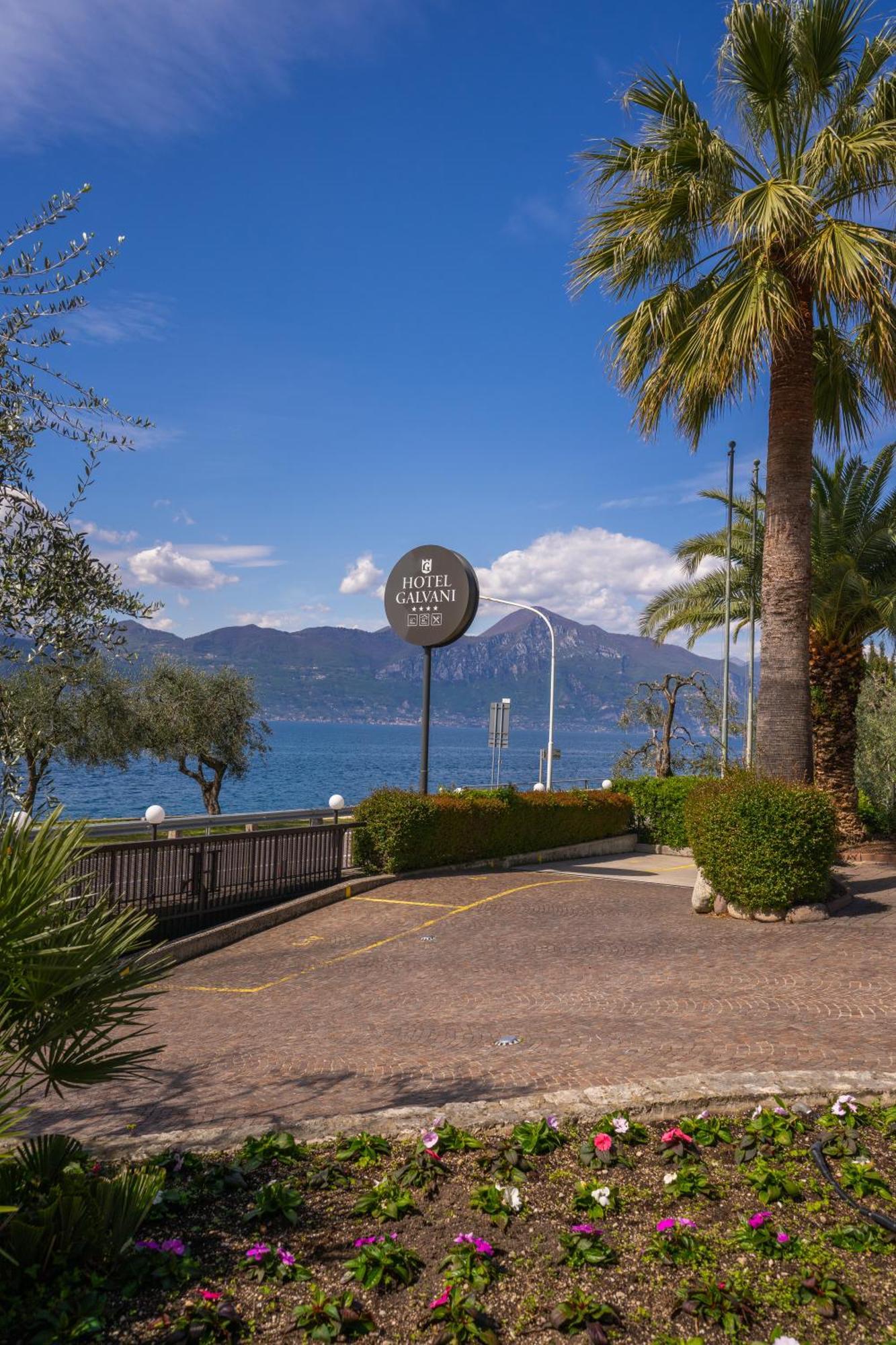 Hotel Galvani Torri Del Benaco Extérieur photo