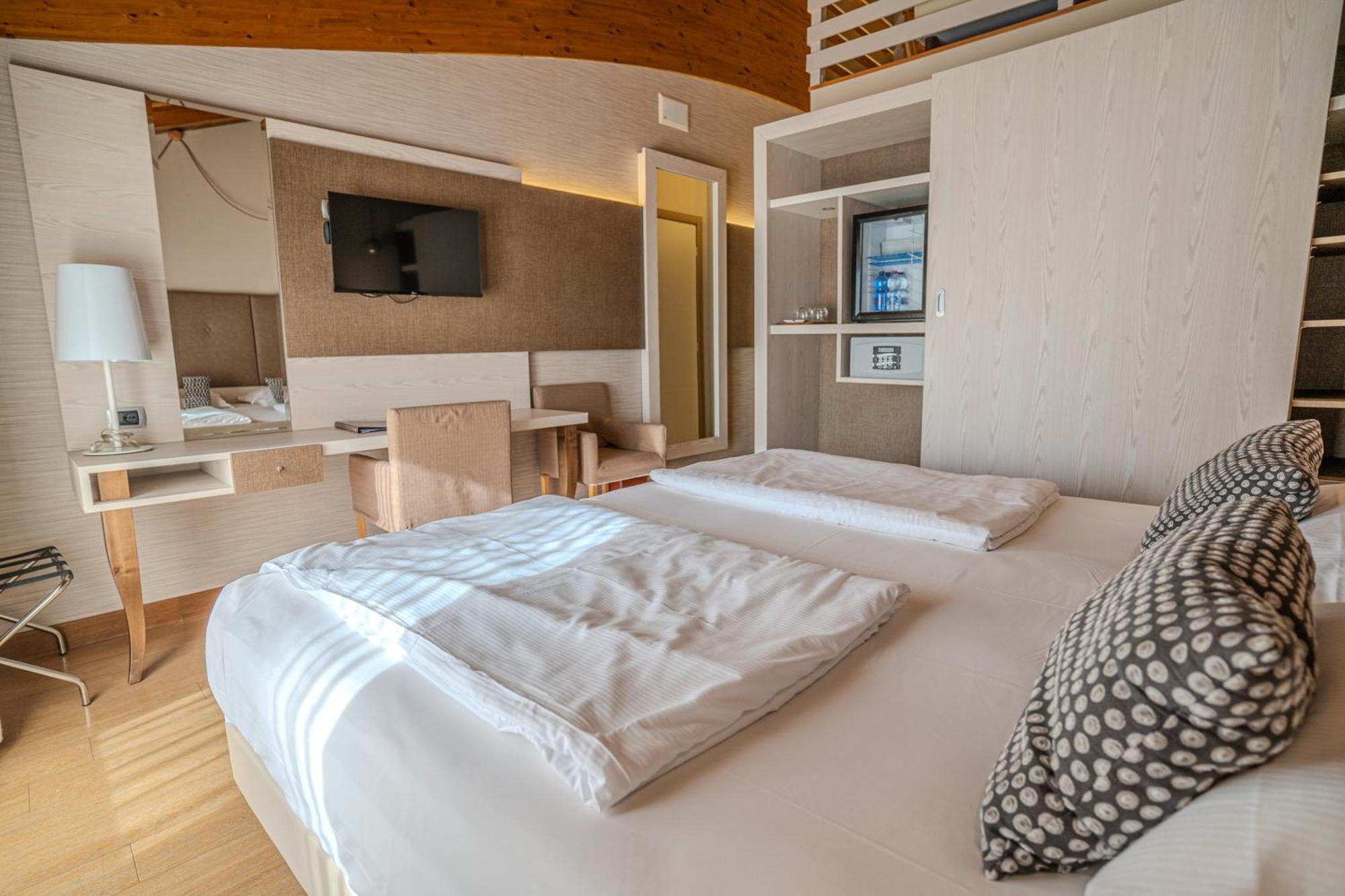 Hotel Galvani Torri Del Benaco Extérieur photo