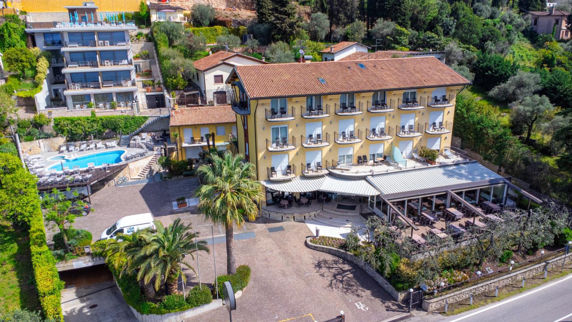 Hotel Galvani Torri Del Benaco Extérieur photo