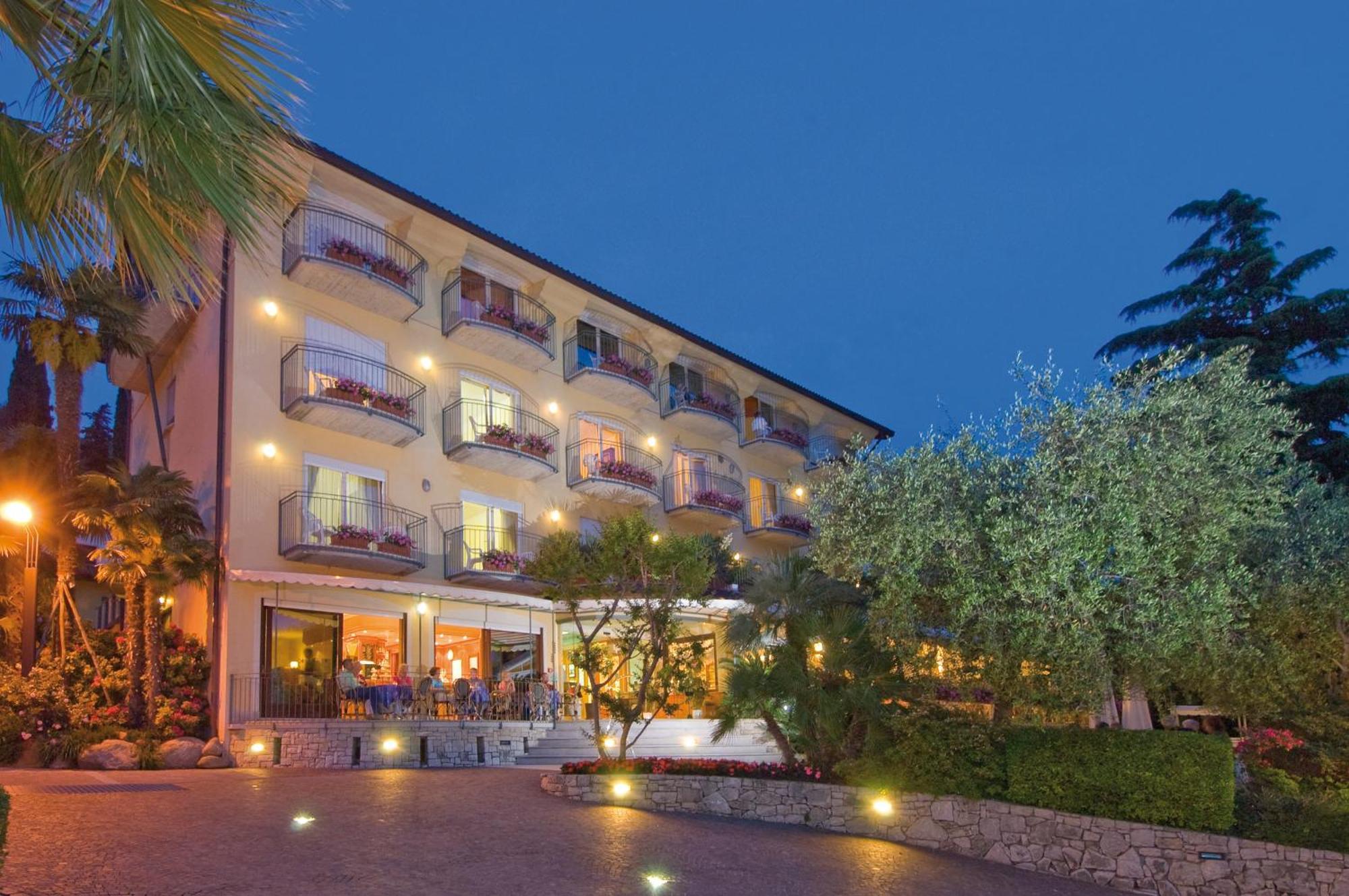 Hotel Galvani Torri Del Benaco Extérieur photo
