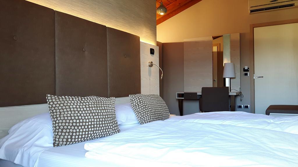 Hotel Galvani Torri Del Benaco Extérieur photo
