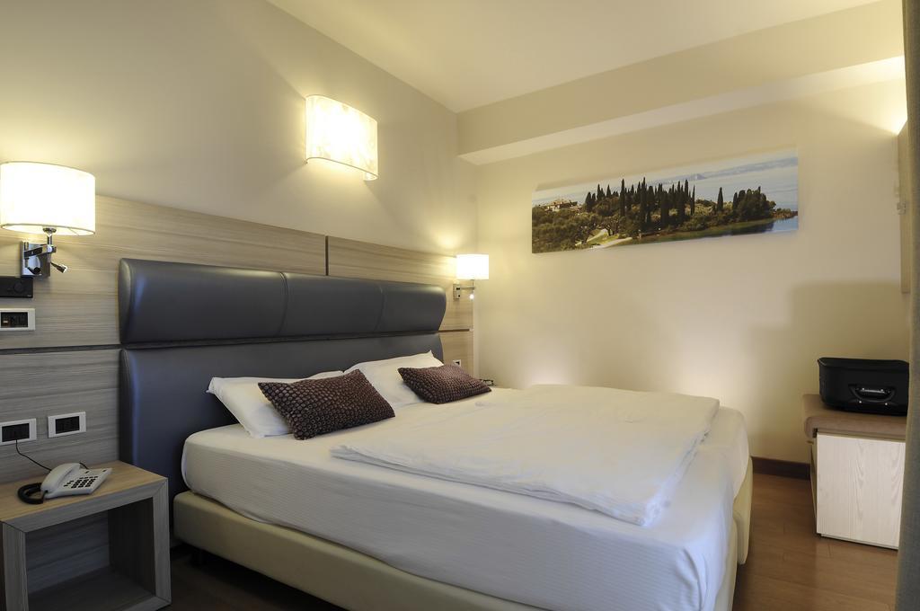 Hotel Galvani Torri Del Benaco Extérieur photo