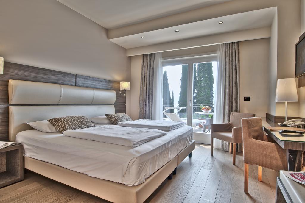 Hotel Galvani Torri Del Benaco Extérieur photo