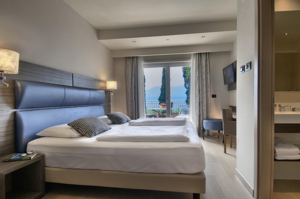 Hotel Galvani Torri Del Benaco Extérieur photo