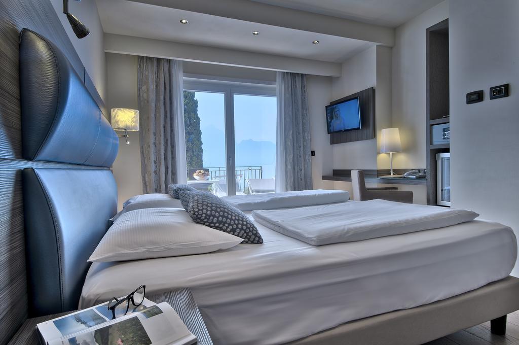 Hotel Galvani Torri Del Benaco Extérieur photo